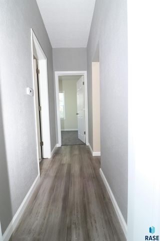 806 N Dakota Ave Avenue, Sioux Falls, SD 57104