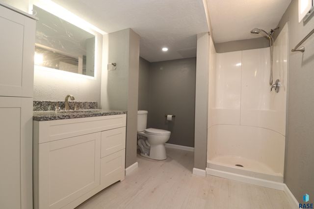 806 N Dakota Ave Avenue, Sioux Falls, SD 57104