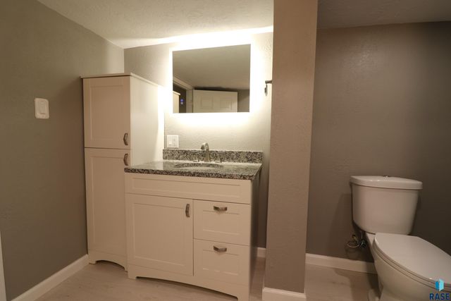 806 N Dakota Ave Avenue, Sioux Falls, SD 57104