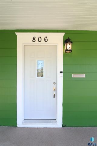 806 N Dakota Ave Avenue, Sioux Falls, SD 57104
