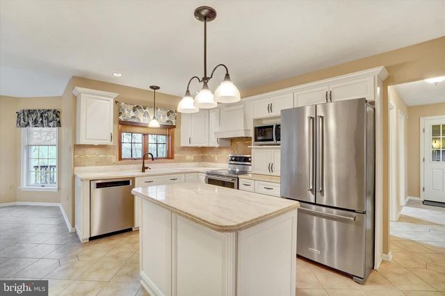 2463 WEDGEWOOD WAY, York, PA 17408