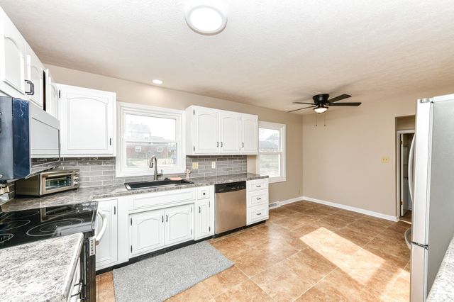 1815 Hillcrest Avenue, Anderson, IN 46011