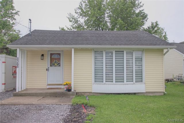 5365 Lake Avenue, Orchard Park, NY 14127