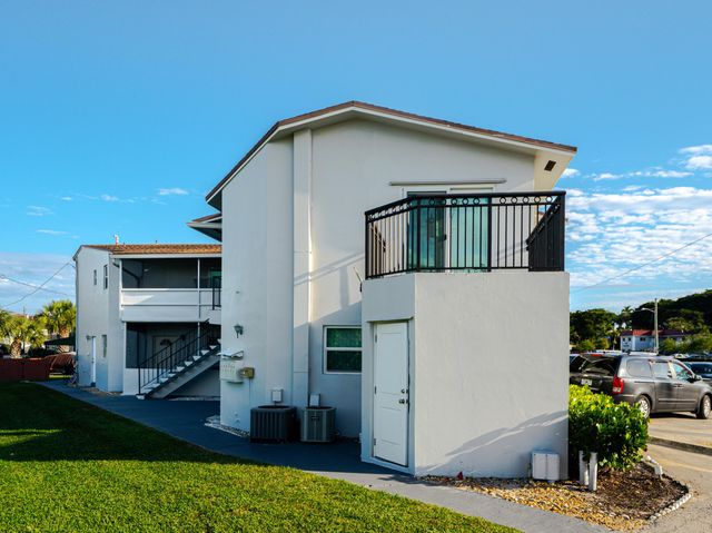 491 W Camino Real 6, Boca Raton, FL 33432