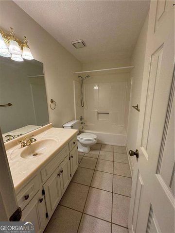 910 Thousand Oaks Drive, Lawrenceville, GA 30043