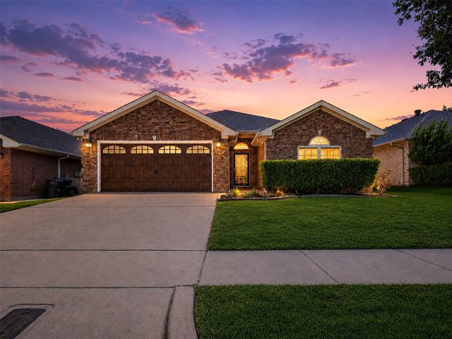 4820 Eagle Trace Drive, Fort Worth, TX 76244