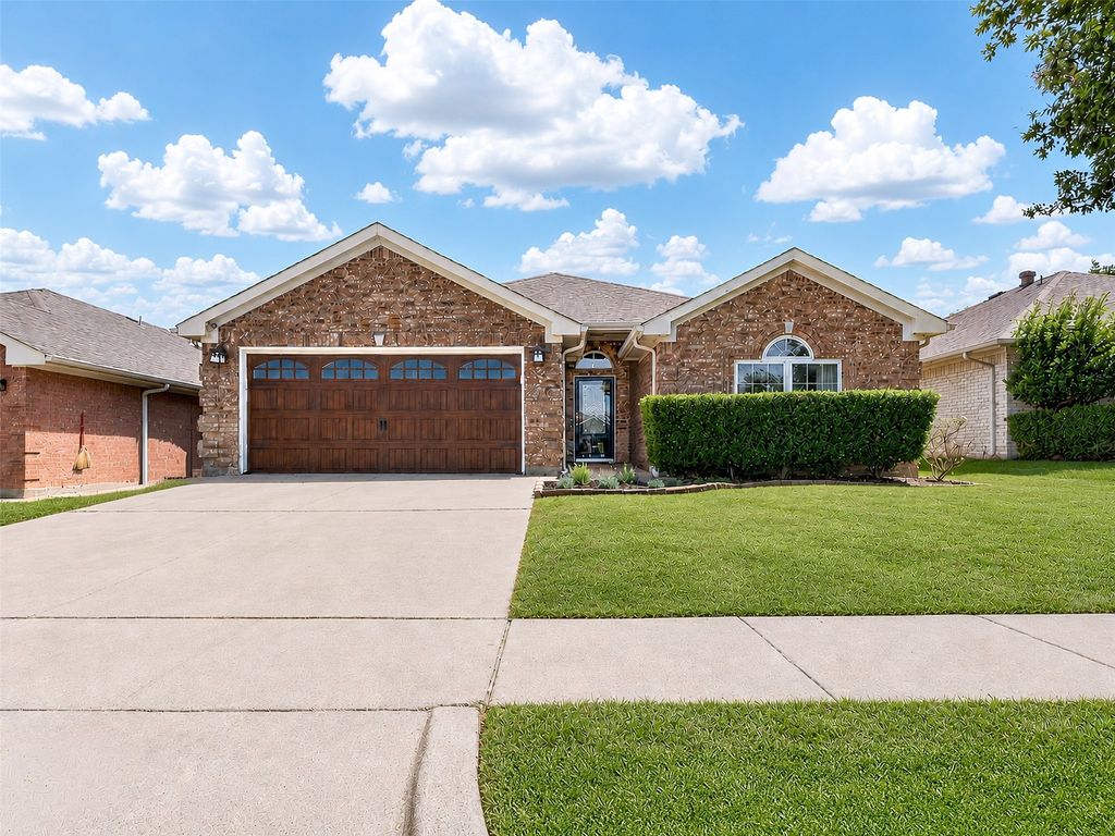 4820 Eagle Trace Drive, Fort Worth, TX 76244