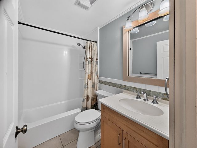 2 Albert Dr 10, Woburn, MA 01801