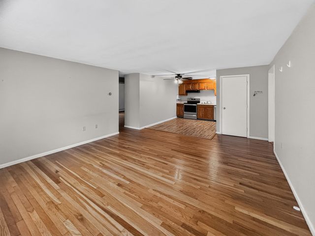 2 Albert Dr 10, Woburn, MA 01801