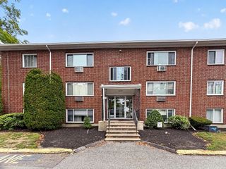 2 Albert Dr 10, Woburn, MA 01801