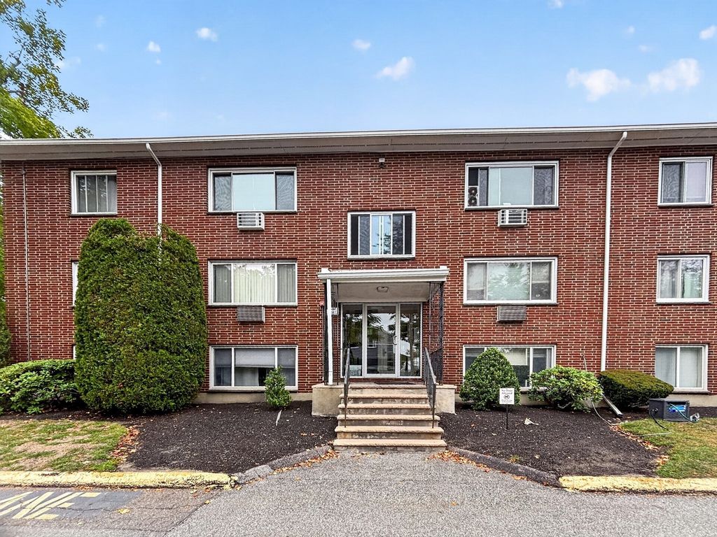 2 Albert Dr 10, Woburn, MA 01801