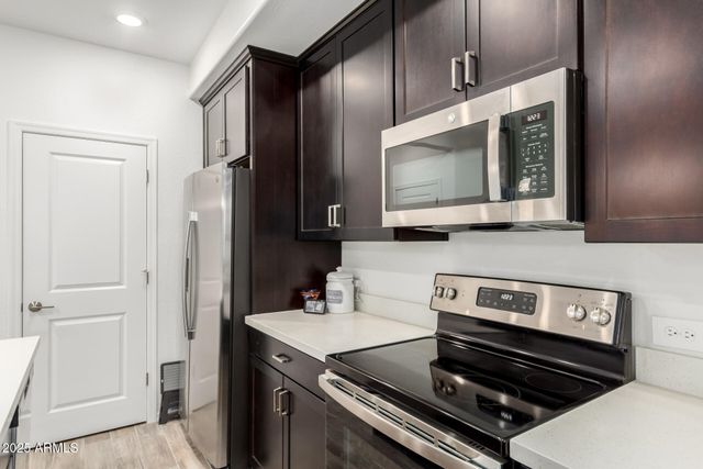 1852 E CHELSEA Lane 103, Gilbert, AZ 85295