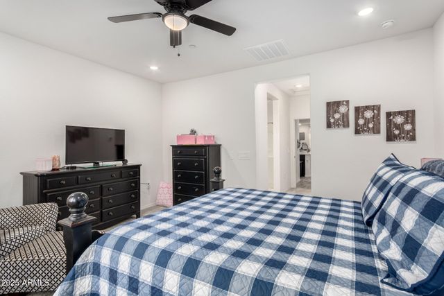 1852 E CHELSEA Lane 103, Gilbert, AZ 85295