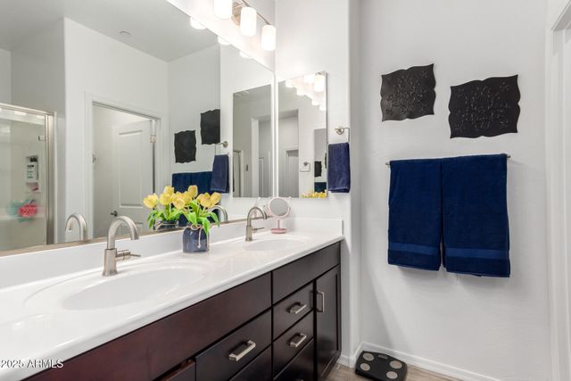 1852 E CHELSEA Lane 103, Gilbert, AZ 85295