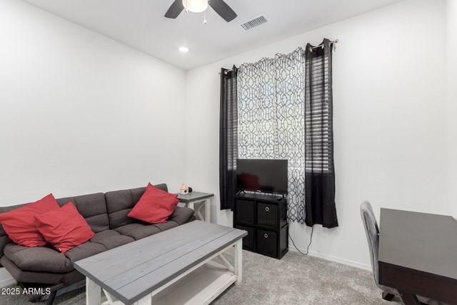 1852 E CHELSEA Lane 103, Gilbert, AZ 85295