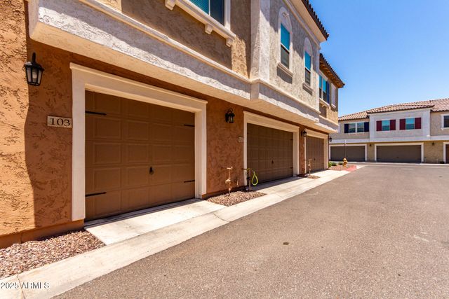 1852 E CHELSEA Lane 103, Gilbert, AZ 85295