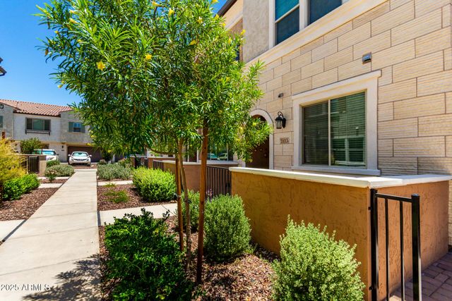 1852 E CHELSEA Lane 103, Gilbert, AZ 85295