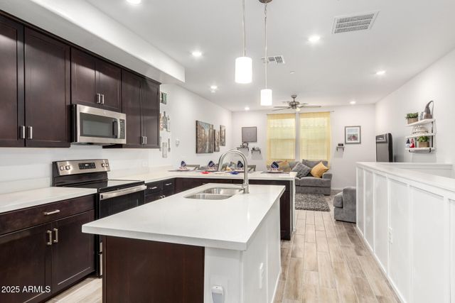 1852 E CHELSEA Lane 103, Gilbert, AZ 85295