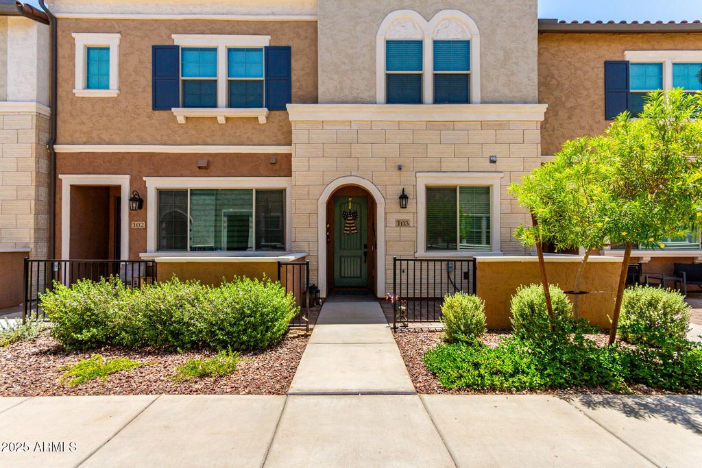 1852 E CHELSEA Lane 103, Gilbert, AZ 85295