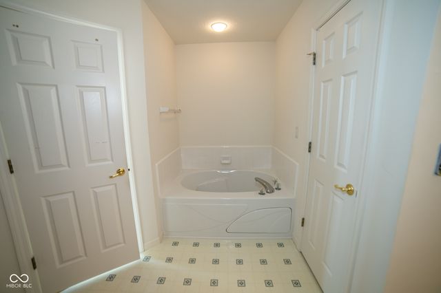 10762 Galant Fox Court, Indianapolis, IN 46234