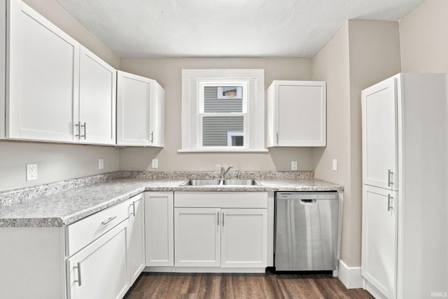 2921 Holton Avenue, Fort Wayne, IN 46806