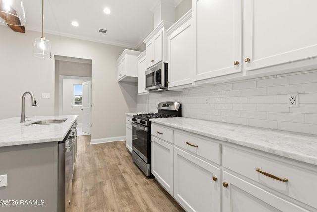 125 Crooked Pine Lane, Scott, LA 70583