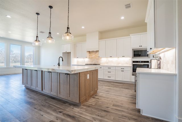 921 Bandon Dunes Drive, Fort Worth, TX 76028