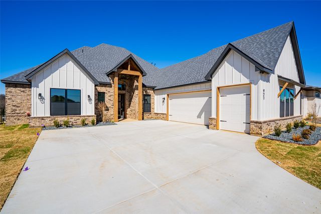 921 Bandon Dunes Drive, Fort Worth, TX 76028