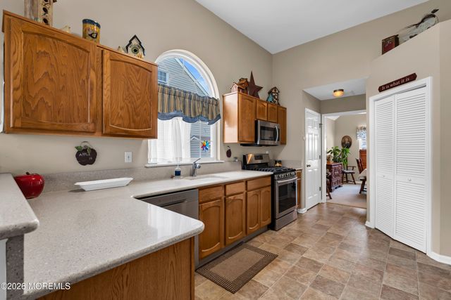 18 Peaksail Drive, Bayville, NJ 08721