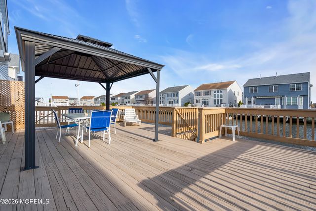 18 Peaksail Drive, Bayville, NJ 08721