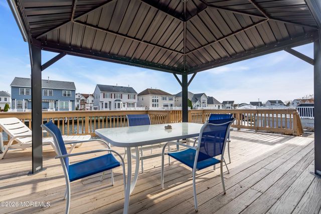 18 Peaksail Drive, Bayville, NJ 08721