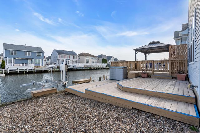 18 Peaksail Drive, Bayville, NJ 08721