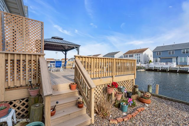 18 Peaksail Drive, Bayville, NJ 08721