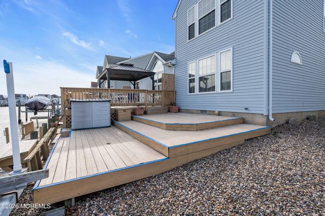 18 Peaksail Drive, Bayville, NJ 08721