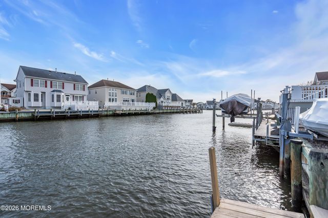 18 Peaksail Drive, Bayville, NJ 08721