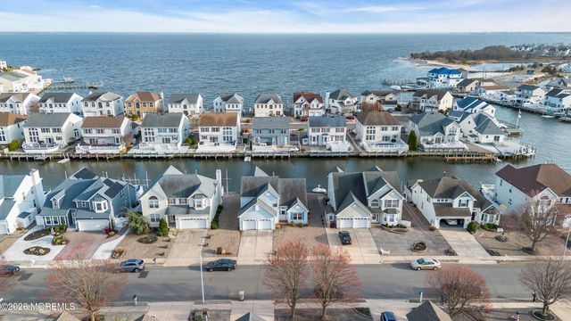 18 Peaksail Drive, Bayville, NJ 08721