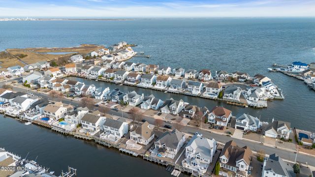 18 Peaksail Drive, Bayville, NJ 08721