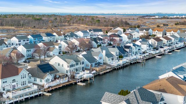 18 Peaksail Drive, Bayville, NJ 08721