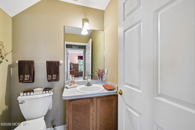 18 Peaksail Drive, Bayville, NJ 08721