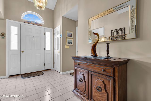 18 Peaksail Drive, Bayville, NJ 08721