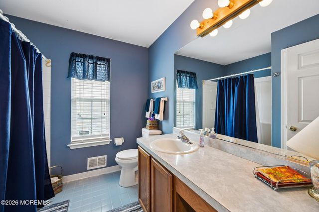 18 Peaksail Drive, Bayville, NJ 08721