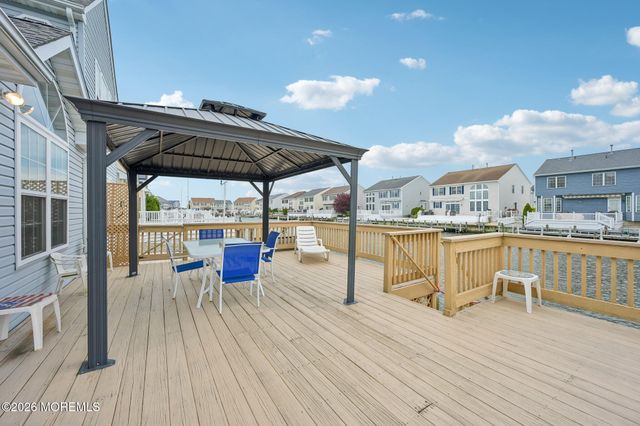 18 Peaksail Drive, Bayville, NJ 08721