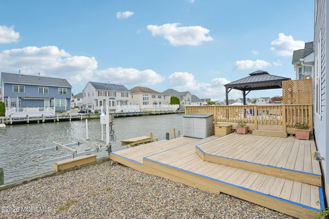 18 Peaksail Drive, Bayville, NJ 08721