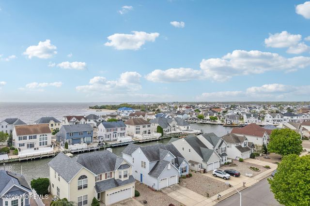 18 Peaksail Drive, Bayville, NJ 08721