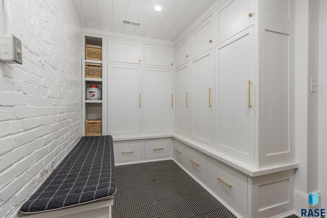 118 W 19th St Street, Sioux Falls, SD 57105