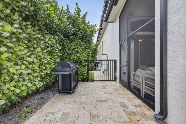 10415 St Germain Court, Wellington, FL 33449