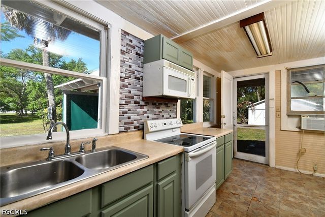 3381 Edgewood AVE, Fort Myers, FL 33916