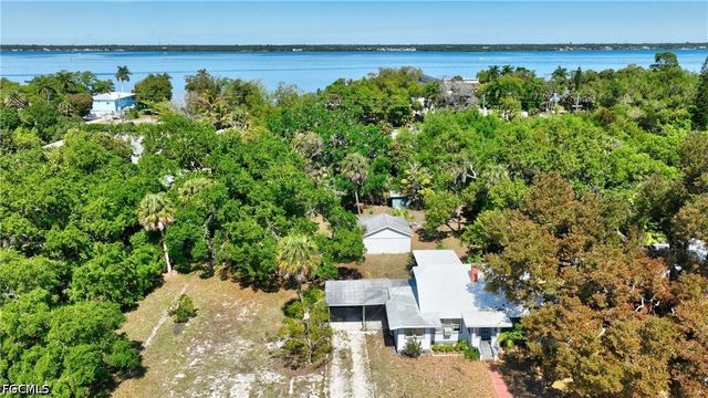 3381 Edgewood AVE, Fort Myers, FL 33916