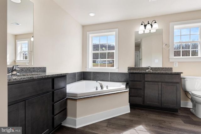 105 VICTORY LN., Hedgesville, WV 25427