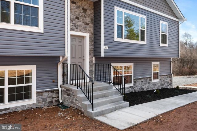 105 VICTORY LN., Hedgesville, WV 25427